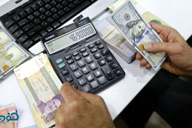 تفاوت عجیب قیمت دلار کف بازار با صرافی‌ها!