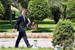 رئیس کل بانک مرکزی توان کنترل قیمت دلار را ندارد